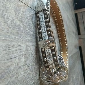 Girls LG size Ariat floral lace rhinestone belt